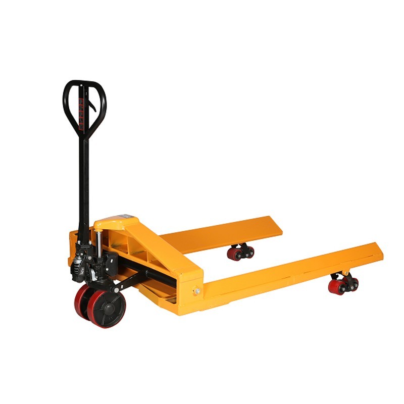 Transpaleta porta bidones ancho 990mm rodillos en posición de elevación