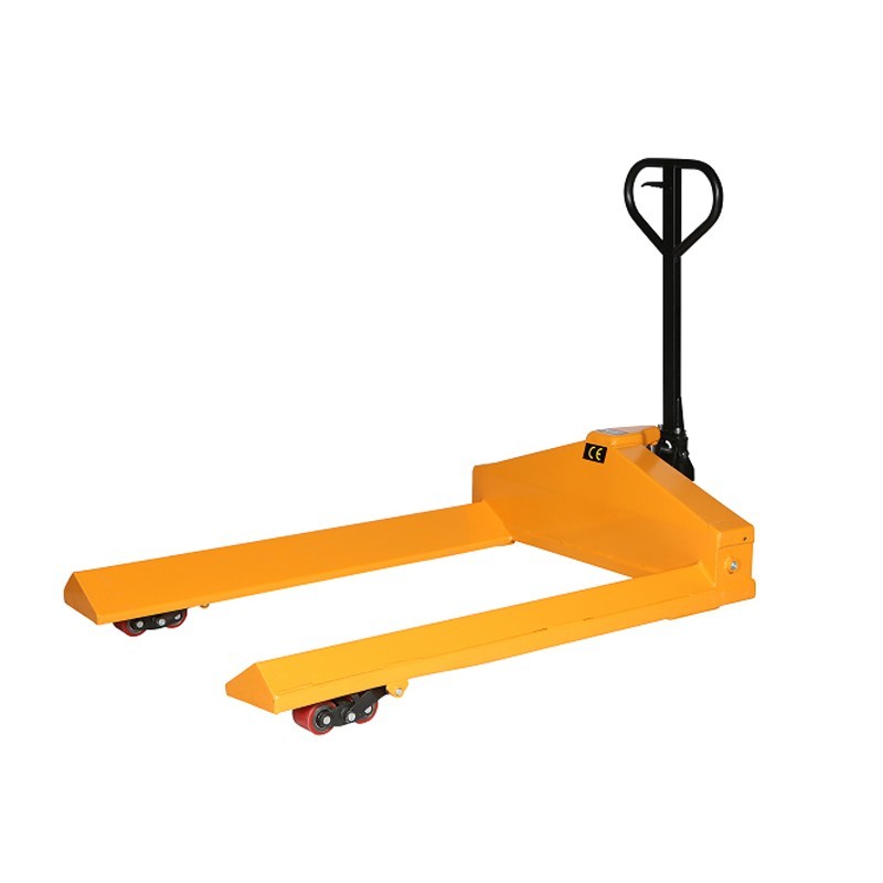 Vista trasera de la transpaleta porta bidones 1500kg ancho 990mm