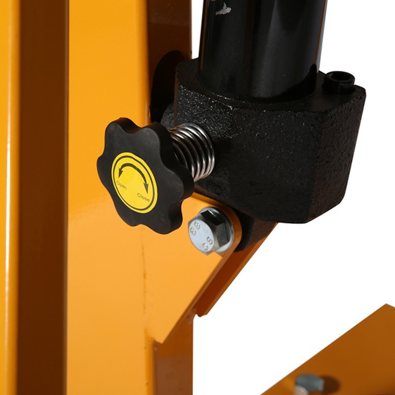 Zoom sobre la grúa de taller para palets europeos