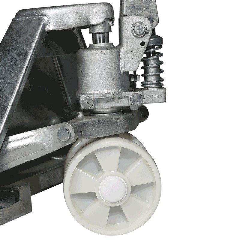 Zoom sobre las ruedas directrices de la transpaleta de gran elevación INOX 316