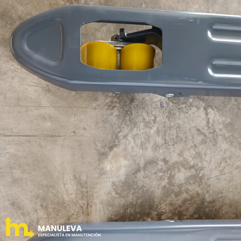 Zoom sobre los rodillos de la transpaleta eléctrica 1500kg Batería de litio de 40 Ah