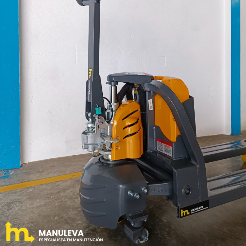 Vista desde 3/4 de la transpaleta eléctrica 1500kg