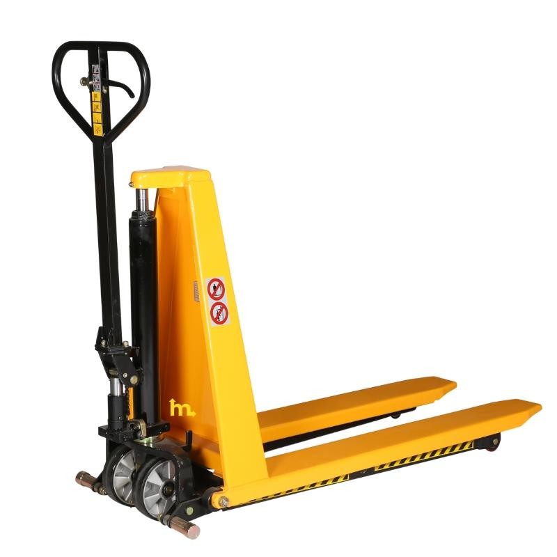 Vista delantera de la transpaleta monocilíndrica horquillas bajas