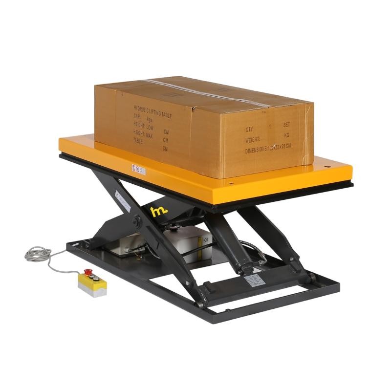 Mesa elevadora eléctrica 1000 kg 220V con mercancía sobre la plataforma