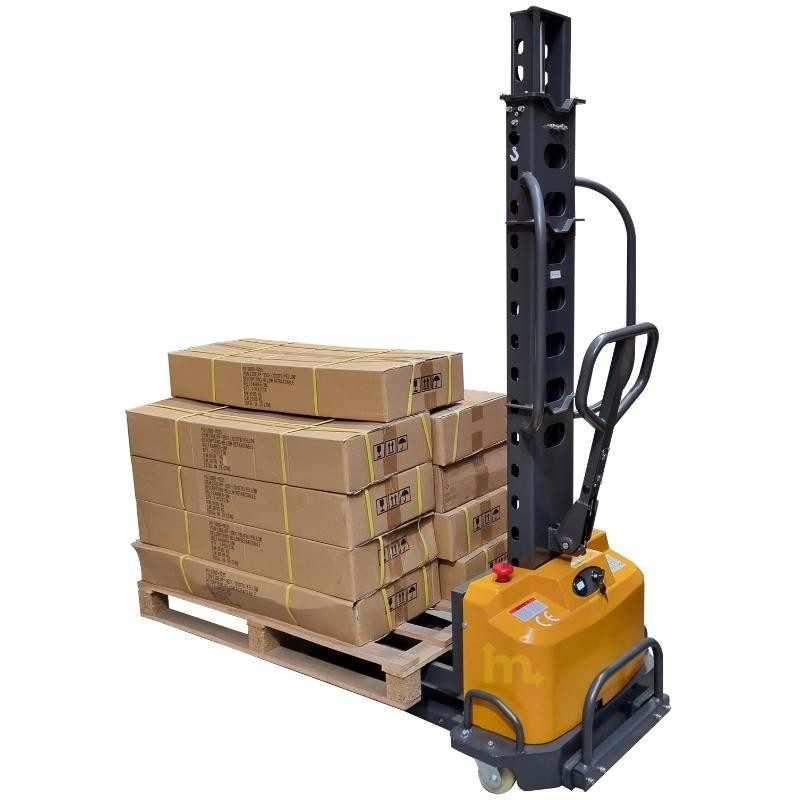 Apilador Autoportante 1100 mm posición baja con un palet.