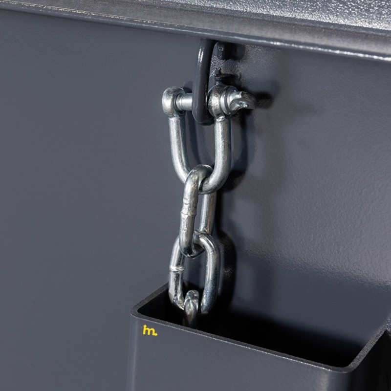 Zoom en la cadena de seguridad de la tolva con descarga inferior 1100l