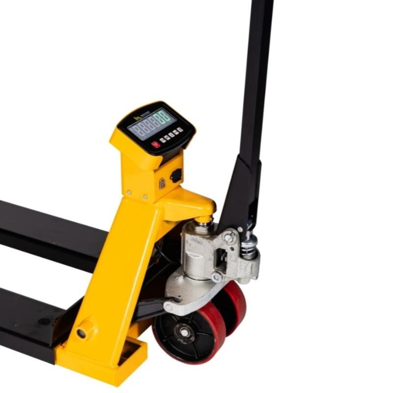 Zoom sobre la pantalla y las ruedas de la transpaleta pesadora manual a batería 2000 kg