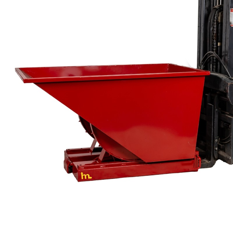 Vista de 3/4 de la tolva autobasculante roja 600L con carretilla elevadora en posición baja