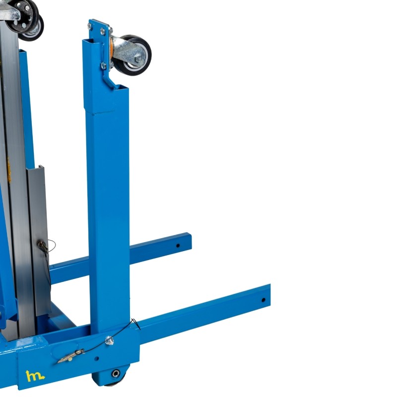 Zoom sobre las ruedas giratorias del Elevador de materiales - elevación 3500 mm