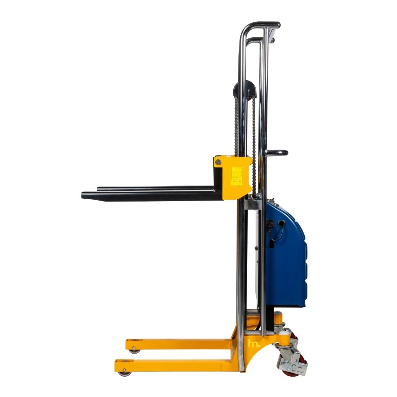 Vista de perfil del apilador semi eléctrico 1500mm 400kg con horquillas medio altas