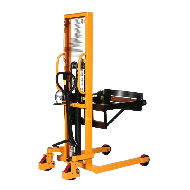 Vista delantera de 3/4 del apilador volteador de barriles de plástico o metal 400 kg sin barril