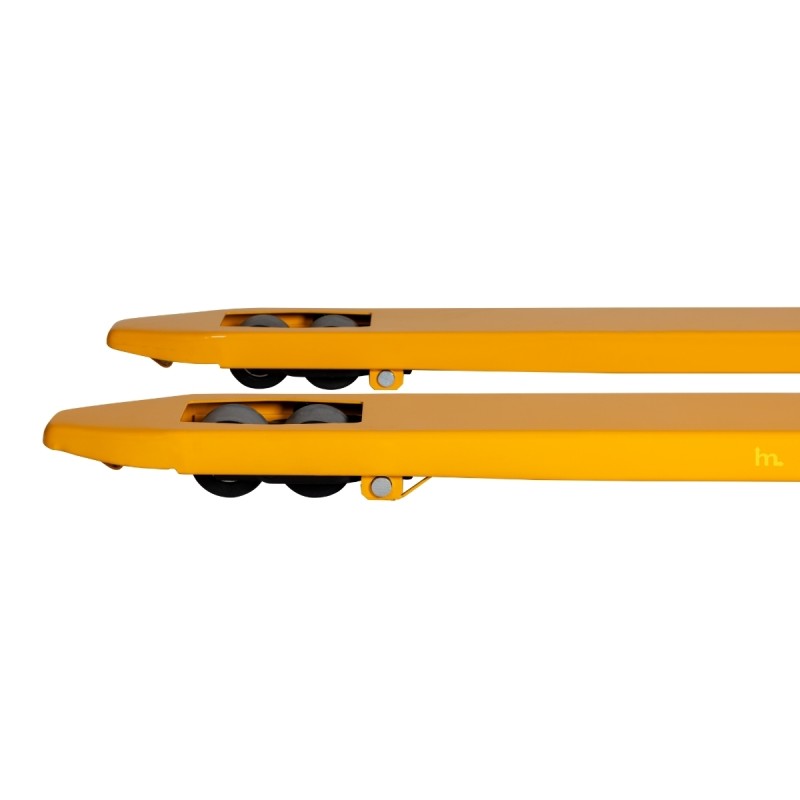 Zoom sobre las horquillas bajas de la Transpaleta manual 2000 kg 2000 mm