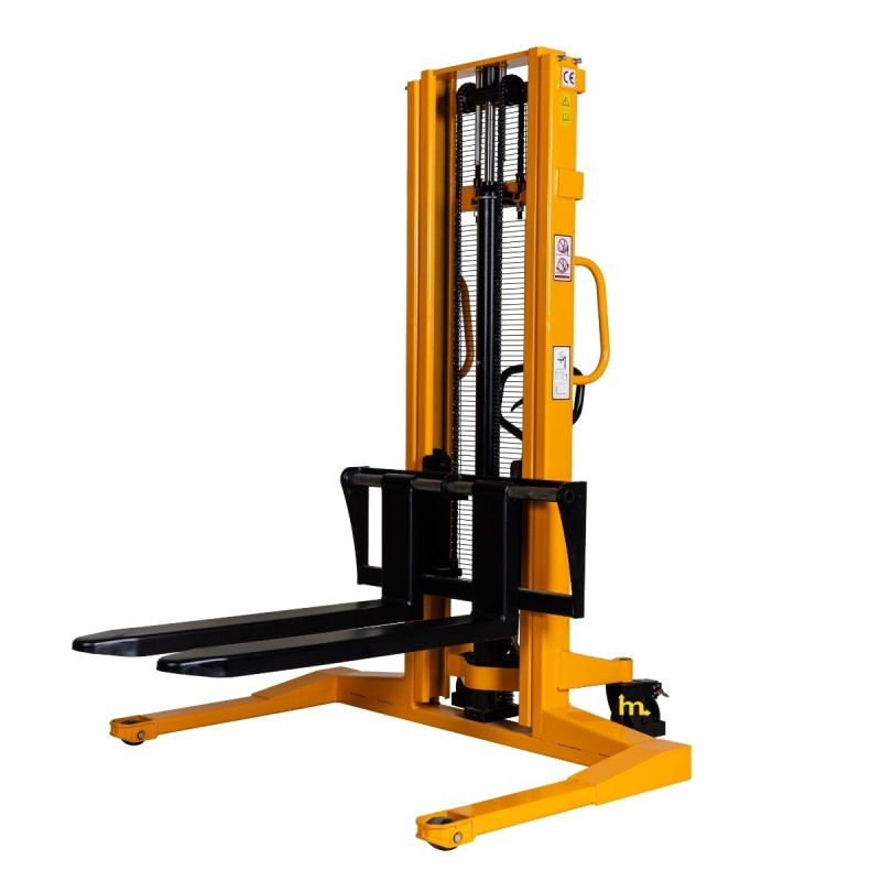 Apilador manual uñas ajustables 1.5 T elevación 3m