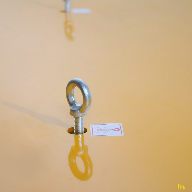 Zoom a los ojales de seguridad de la plataforma de la Mesa elevadora 2500 kg / plataforma: 1450x815 mm