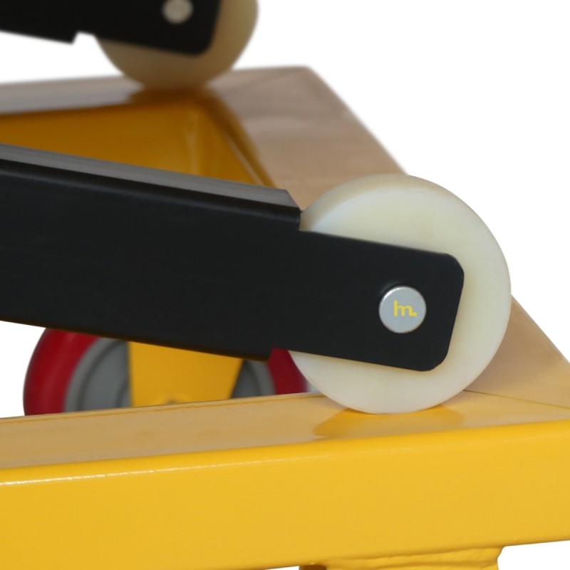 Vista de los rodillos de la mesa elevadora con manivela 300 kg plataforma 1150 x 750 mm