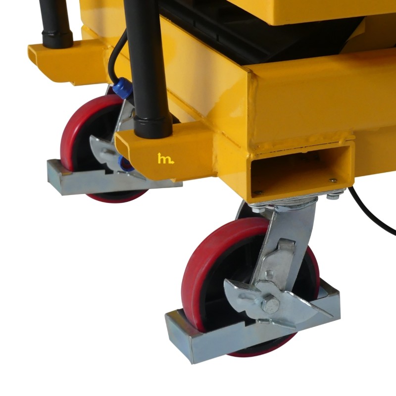 Vista de las ruedas de la mesa elevadora semieléctrica móvil 500 kg - plataforma: 1200 x 800 mm