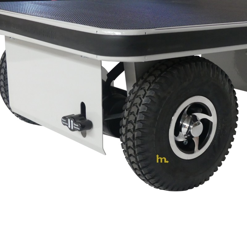 Vista de las ruedas del carro de plataforma motorizado bandeja 1280 x 630 mm - 400 kg