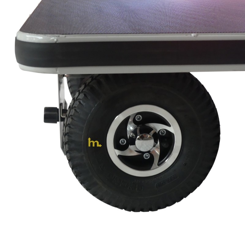 Vista de las ruedas del carro plataforma motorizado bandeja 1280 x 910 mm - 400 kg