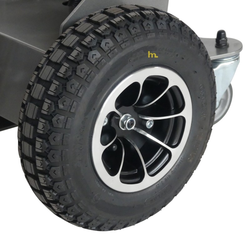 Vista de las ruedas del remolcador eléctrico 1000 kg