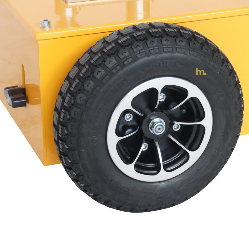 Vista de las ruedas del remolcador eléctrico 1500 kg