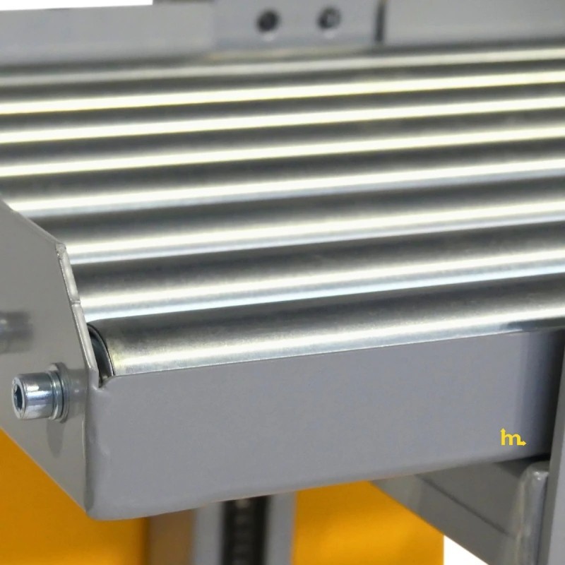 Vista de perfil de la bandeja con rodillos para apilador puesto de trabajo